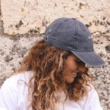 Blueberry cap, 100% cotton, vintage look, embroidered. it's okay to be exactly who you are. From Portugal with love. (Photography: curly hair women wearing blueberry cap). Blackberry cap, 100% cotton, embroidered. it's okay to be exactly who you are. From Portugal with love. Boné de pala azul, produzido em algodão bordado em Portugal.