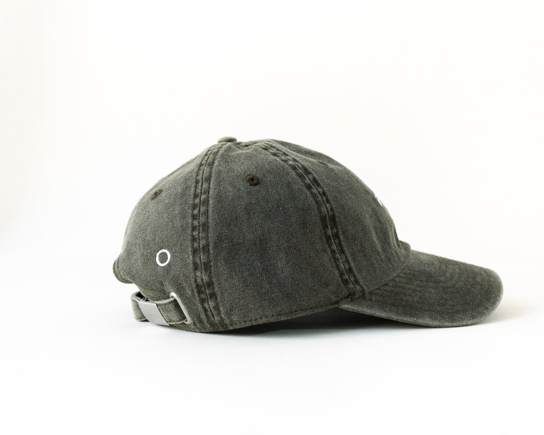 Leaf cap, 100% cotton, embroidered, green cap. it's okay to be exactly who you are. From Portugal with love. Boné de pala verde de algodão bordado em Portugal.