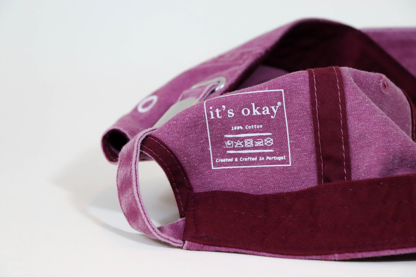 it's okay raspberry cap, burgundy cap made with 100% cotton, embroidered. it's okay to be exactly who you are. From Portugal with love. Boné de pala bege de algodão bordado em Portugal.it's okay stone cap, beige cap made with 100% cotton, embroidered. it's okay to be exactly who you are. From Portugal with love. Boné de pala bordeaux de algodão bordado em Portugal.