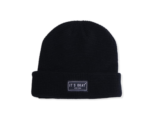 Black Beanie from It's okay | made in Portugal with love | feel cozy and warm with this knitted beanie. Pt gorro de inverno it's okay em preto